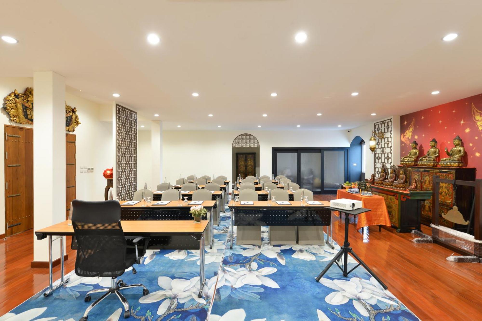 Villa De Pranakorn Бангкок Екстер'єр фото Meeting room