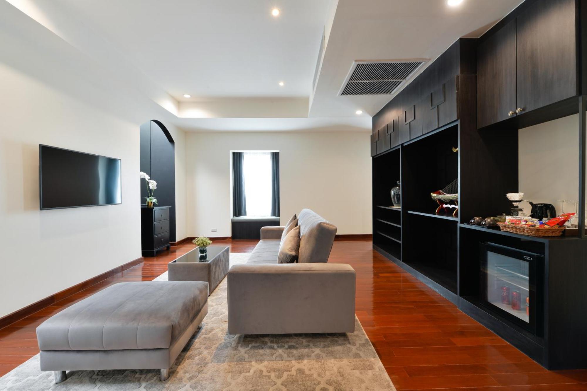 Villa De Pranakorn Бангкок Екстер'єр фото A suite at the airport